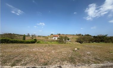 A LA VENTA TERRENO PLANO DE 811 METROS EN QUEBRADAS DEL VALLE / AG