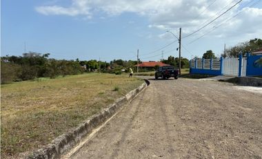 A LA VENTA TERRENO PLANO DE 811 METROS EN QUEBRADAS DEL VALLE / AG