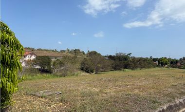 A LA VENTA TERRENO PLANO DE 811 METROS EN QUEBRADAS DEL VALLE / AG