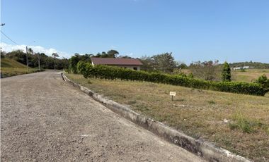 A LA VENTA TERRENO PLANO DE 811 METROS EN QUEBRADAS DEL VALLE / AG