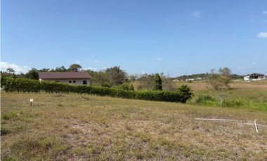 A LA VENTA TERRENO PLANO DE 811 METROS EN QUEBRADAS DEL VALLE / AG