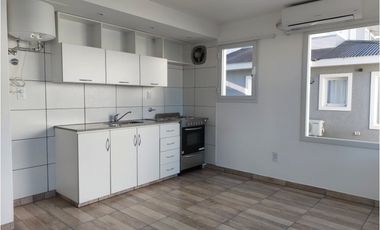 Alquiler 24 meses moderno dúplex de 3 ambientes.