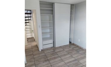 Alquiler 24 meses moderno dúplex de 3 ambientes.