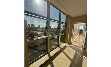 Se vende lujoso 3 dormitorios en zona Camba Cua