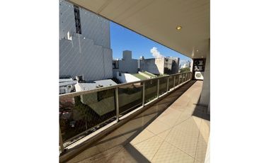 Se vende lujoso 3 dormitorios en zona Camba Cua