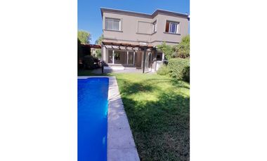 Casa en Venta de 5 habitaciones con piscina en B. Dalvian, Las Heras
