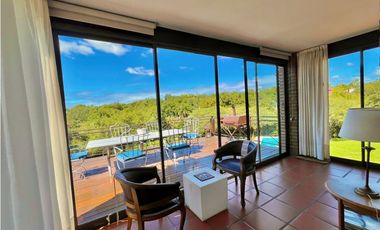 Casa en Venta en Country Las Delicias con bajada al arroyo.
