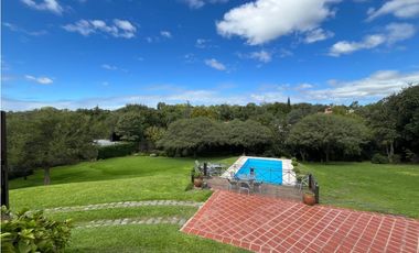 Casa en Venta en Country Las Delicias con bajada al arroyo.