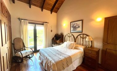 Casa en Venta en Country Las Delicias con bajada al arroyo.