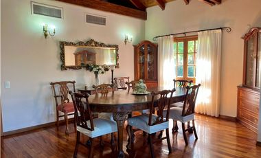 Casa en Venta en Country Las Delicias con bajada al arroyo.