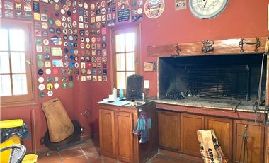 Casa en Venta en Country Las Delicias con bajada al arroyo.