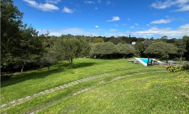 Casa en Venta en Country Las Delicias con bajada al arroyo.