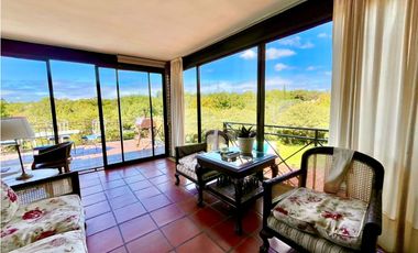 Casa en Venta en Country Las Delicias con bajada al arroyo.