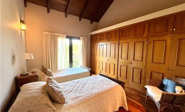 Casa en Venta en Country Las Delicias con bajada al arroyo.