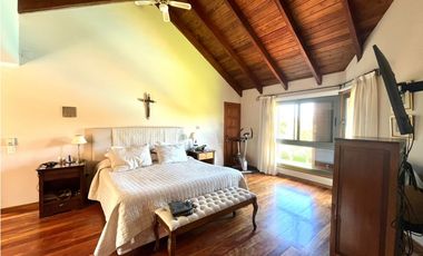 Casa en Venta en Country Las Delicias con bajada al arroyo.