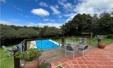 Casa en Venta en Country Las Delicias con bajada al arroyo.