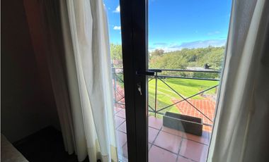 Casa en Venta en Country Las Delicias con bajada al arroyo.
