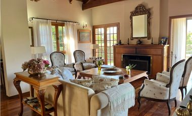 Casa en Venta en Country Las Delicias con bajada al arroyo.