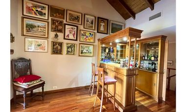 Casa en Venta en Country Las Delicias con bajada al arroyo.