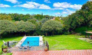 Casa en Venta en Country Las Delicias con bajada al arroyo.