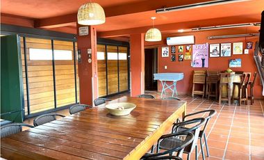 Casa en Venta en Country Las Delicias con bajada al arroyo.