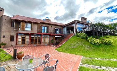 Casa en Venta en Country Las Delicias con bajada al arroyo.
