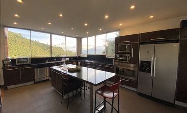 SE VENDE CASA EN APOSENTOS - SOPO