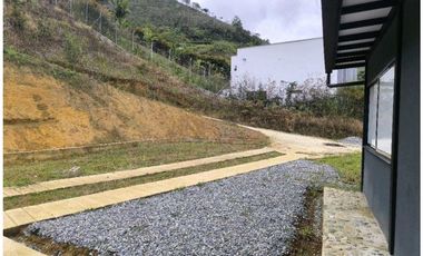 HERMOSA CASA FINCA PARA LA VENTA UBICADA EN GIRARDOTA SECTOR LA POLA