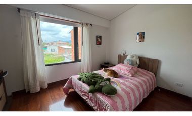 Vendo linda casa de dos niveles en Cajicá.