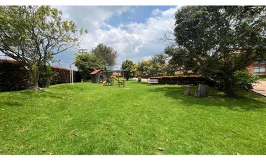 Vendo linda casa de dos niveles en Cajicá.