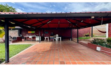 Casa campestre con piscina en venta | Tablones - Palmira, Valle