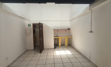 Local - Fraccionamiento Lomas de Ahuatlán