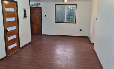 Casa en Arriendo en LINDA CASA CON PISCINA EN SECTOR RESIDENCIAL DE CURACAVI