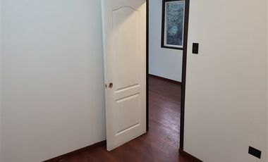 Casa en Arriendo en LINDA CASA CON PISCINA EN SECTOR RESIDENCIAL DE CURACAVI