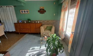 Casa con Departamento en venta en Quilmes Este