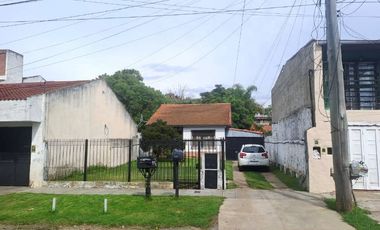 Casa con Departamento en venta en Quilmes Este