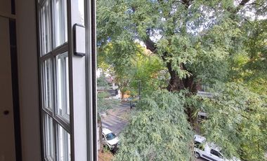 SIN EXPENSAS Triplex en venta c/cochera, patio, terraza techada en Villa Urquiza