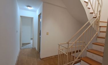 SIN EXPENSAS Triplex en venta c/cochera, patio, terraza techada en Villa Urquiza