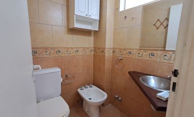 SIN EXPENSAS Triplex en venta c/cochera, patio, terraza techada en Villa Urquiza