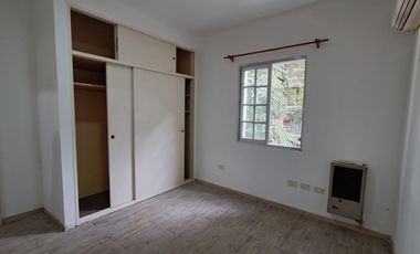 SIN EXPENSAS Triplex en venta c/cochera, patio, terraza techada en Villa Urquiza