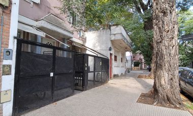 Triplex en venta c/cochera, patio y terraza techada en Villa Urquiza