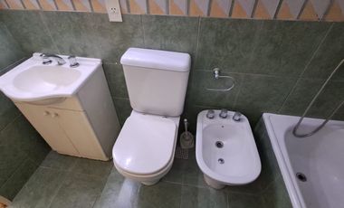 Triplex en venta c/cochera, patio y terraza techada en Villa Urquiza