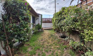 HERMOSA Y AMPLIA CASA , EN EXCLUSIVO SECTOR DE REÑACA