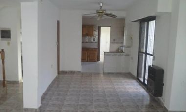 Casa ideal para Oficinas, Consultorios o Institutos! - Neuquén (5 privados, 3 baños)