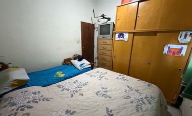 VENTA CASA 2 DORMITORIOS CON PARRILLERO EN ROLDAN
