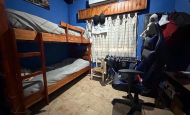VENTA CASA 2 DORMITORIOS CON PARRILLERO EN ROLDAN
