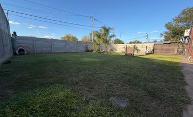 VENTA CASA 2 DORMITORIOS CON PARRILLERO EN ROLDAN
