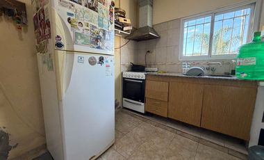 VENTA CASA 2 DORMITORIOS CON PARRILLERO EN ROLDAN