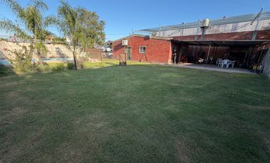 VENTA CASA 2 DORMITORIOS CON PARRILLERO EN ROLDAN