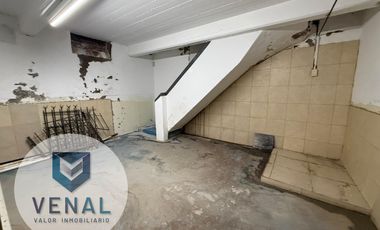 Venta Local Florida Oeste sobre esquina estratégica sobre Avenida, 78m2, sótano, con renta!